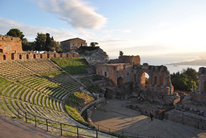 teatro greco taormina tramonto